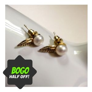 CLEARANCE * NBW* Dainty Pearl Post Earrings